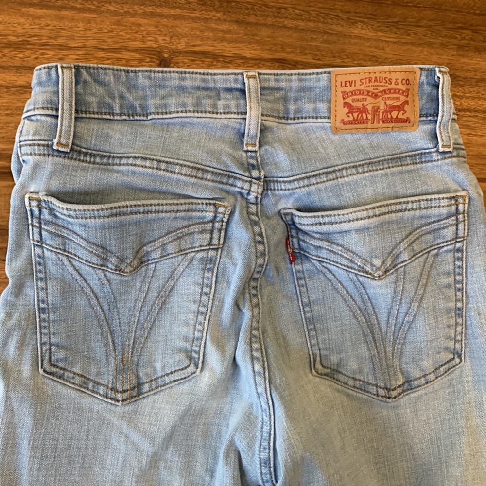 Levi’s High Rise Jeans. - Picture 3 of 5